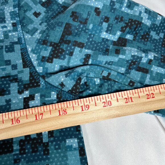 Ideology Boys L Sweatshirt Pixelated Camo Pullover Active Blue Black Warm NWT - Picture 5 of 8